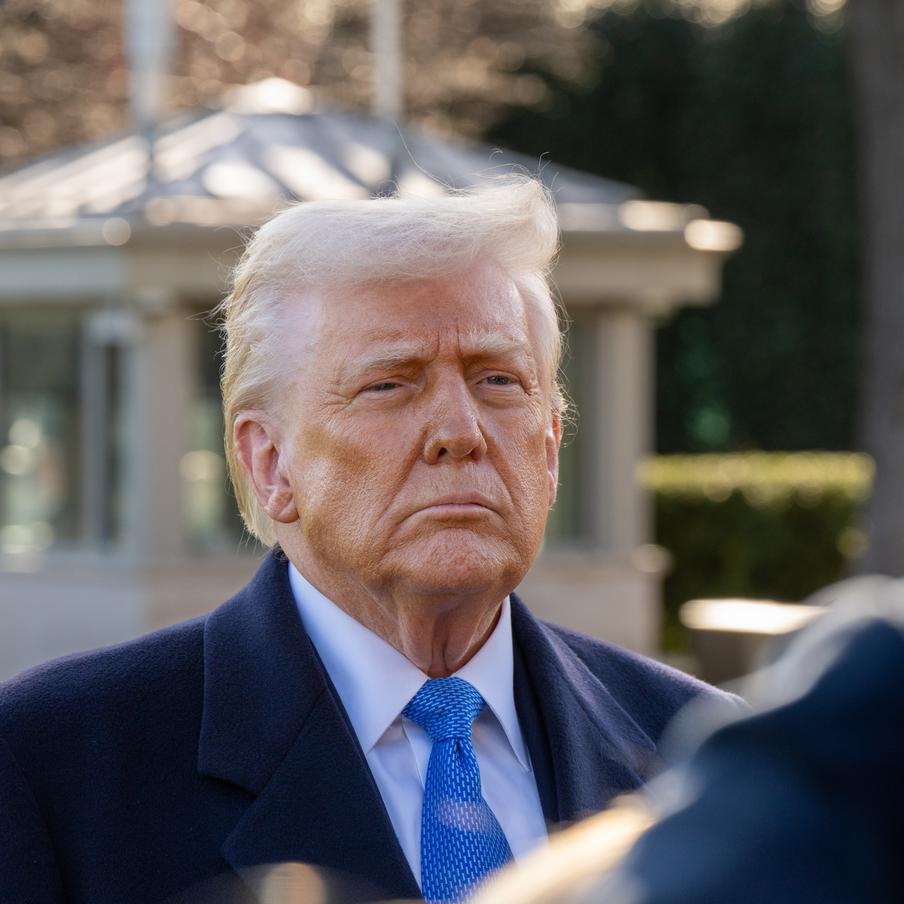 Дональд Трамп оставил Украину без лицензии на ракеты для комплексов Patriot. После переговоров с Владимиром Зеленским в Нью-Йорке американский президент планирует потратить на помощь Украине 400 миллионов долларов, так и не дав Киеву лицензию на запуск собственного производства ракет для поставленных США систем противовоздушной обороны