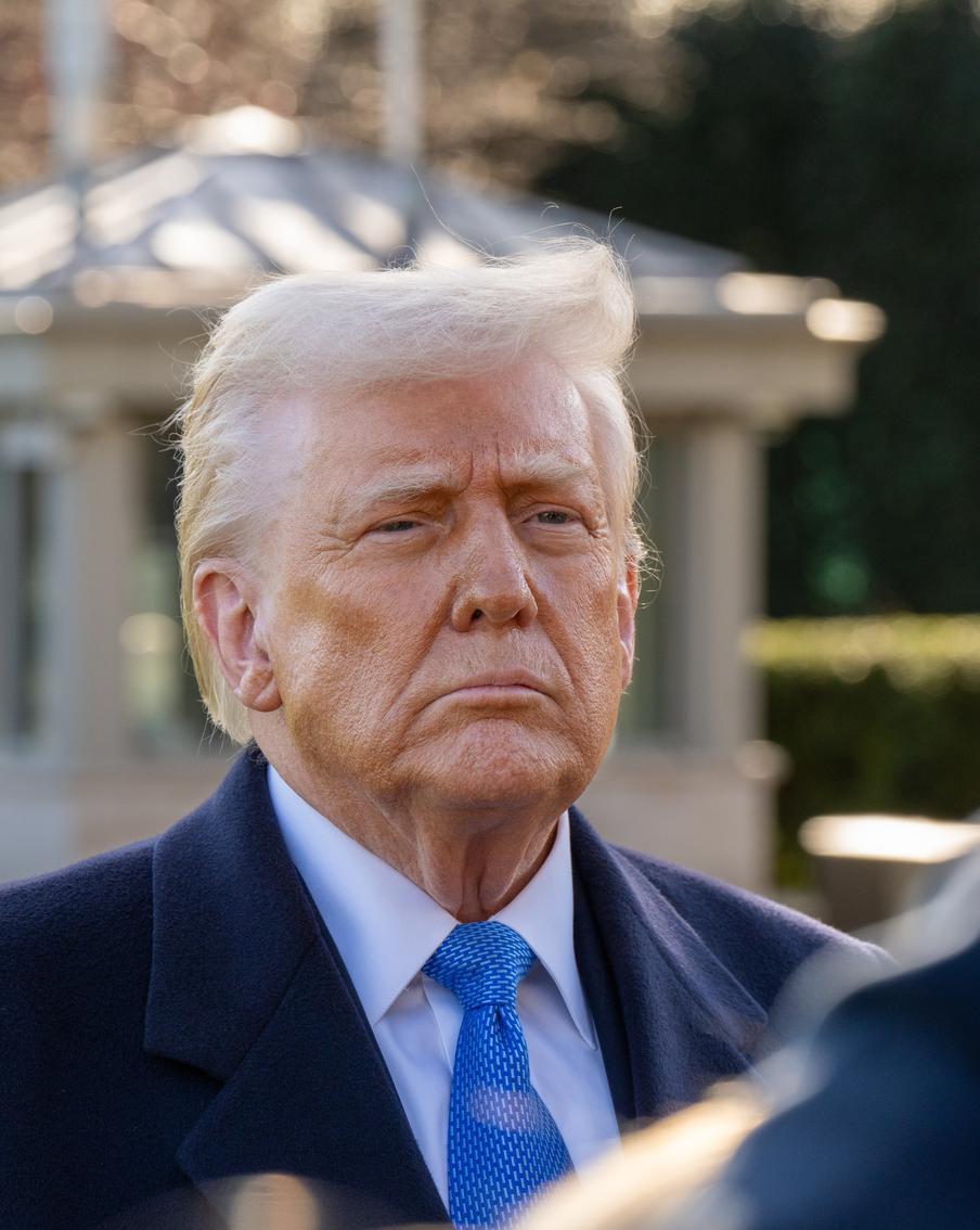 Дональд Трамп оставил Украину без лицензии на ракеты для комплексов Patriot. После переговоров с Владимиром Зеленским в Нью-Йорке американский президент планирует потратить на помощь Украине 400 миллионов долларов, так и не дав Киеву лицензию на запуск собственного производства ракет для поставленных США систем противовоздушной обороны