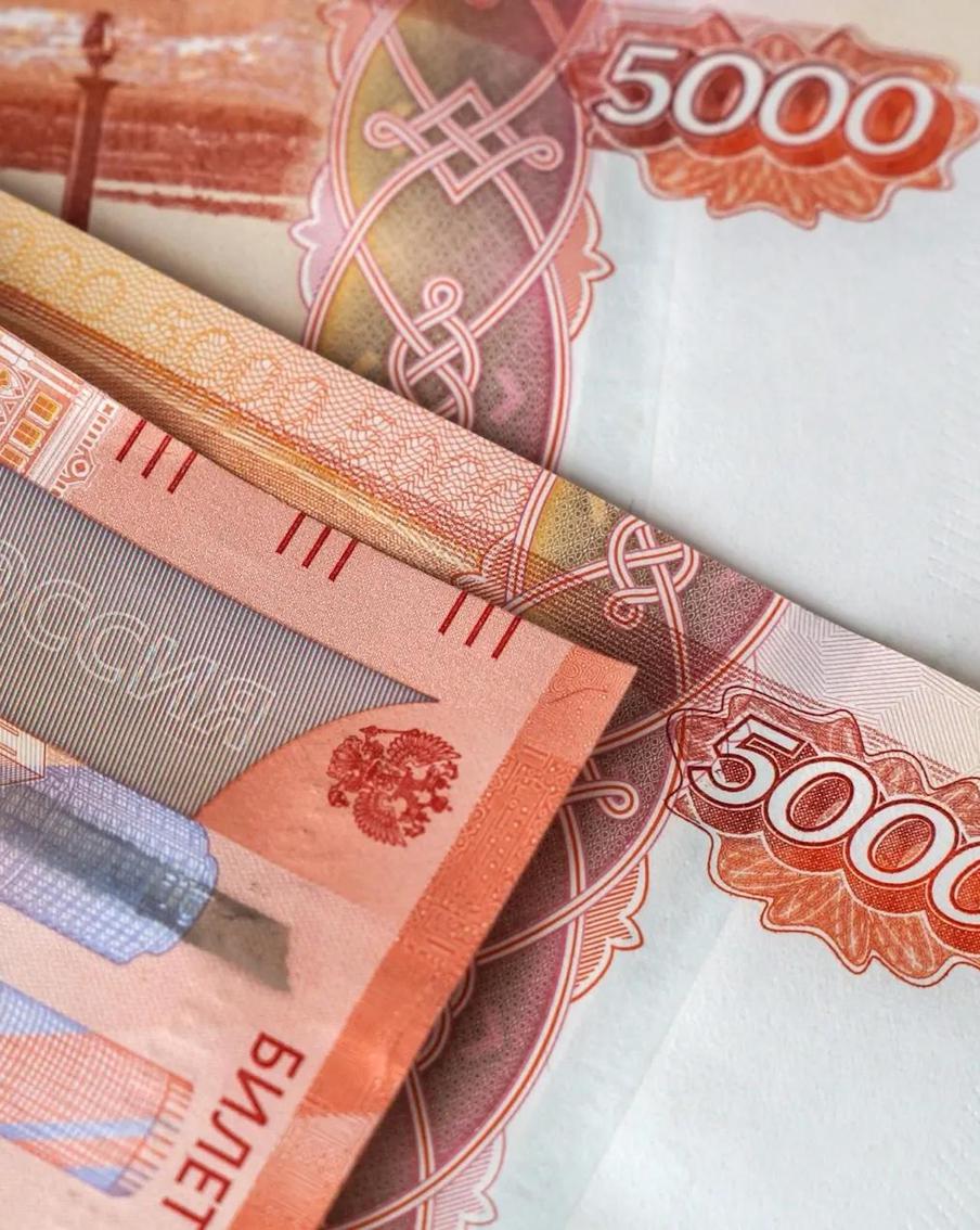 В России спрогнозировали рост средней заработной платы до конца сентября. Эксперты сравнили показания за предыдущий квартал с таковыми за 2025 год, а также значения прошедшего года за текущий период. Тенденция сохраняется. Однако рост средней заработной платы может разниться по стране - это зависит от возможностей компаний, в которых заняты люди
