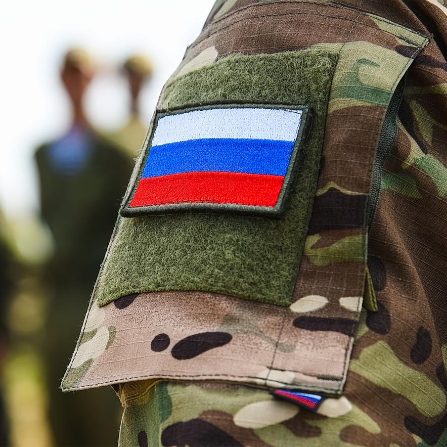 В России стартовали совместные учения стран-участниц ОДКБ. Командующий Воздушно-десантными войсками России генерал-полковник Андрей Сердюков и заместитель генсека Организации Договора о коллективной безопасности (ОДКБ) Мирлан Тургунбеков провели церемонию открытия военных манёвров на российском полигоне "Чебаркульский"