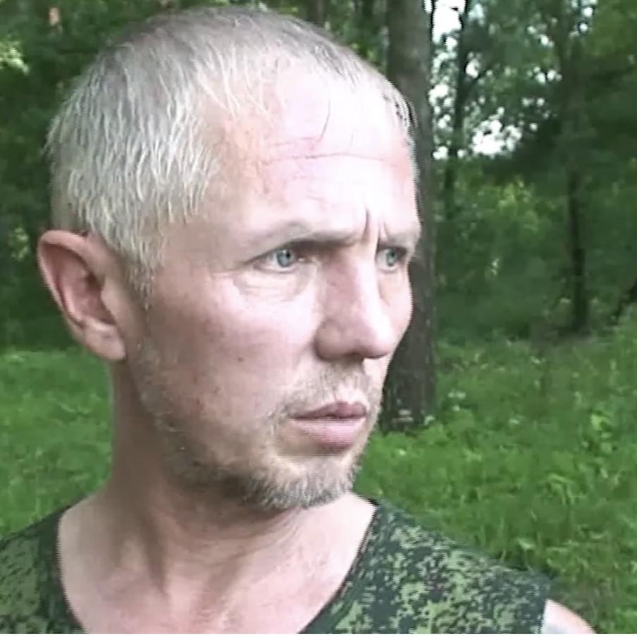 Серийному убийце Гаськову вынесли приговор. Насильник проведёт все оставшиеся годы в местах лишения свободы. Суд в Подмосковье приговорил его к пожизненному заключению и взыскал средства в пользу одного из потерпевших. Среди жертв преступника - 10 человек, как мужчины, так и женщины. Первые убийства он совершил в Москве