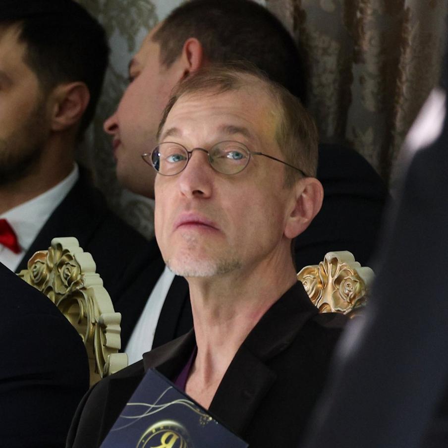 Названа дата прощания с Сергеем Соседовым. Сообщения о смерти журналиста появились в СМИ 23 сентября. Соседов скончался в якутском городе Нерюнгри, куда прибыл в качестве члена жюри местного конкурса красоты и моды, он должен был возглавить судейскую команду. В местной гостинице музыкальный критик упал с лестницы, получив тяжелейшие травмы