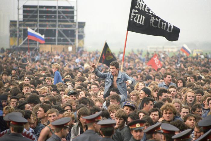 Никулин уговаривал Лужкова привезти в Москву Metallica и AC/DC