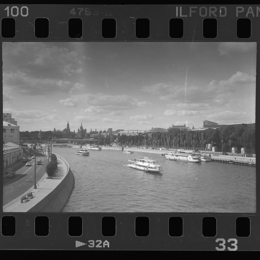 Москва-река, снятая на самый массовый фотоаппарат "Смена-8м".