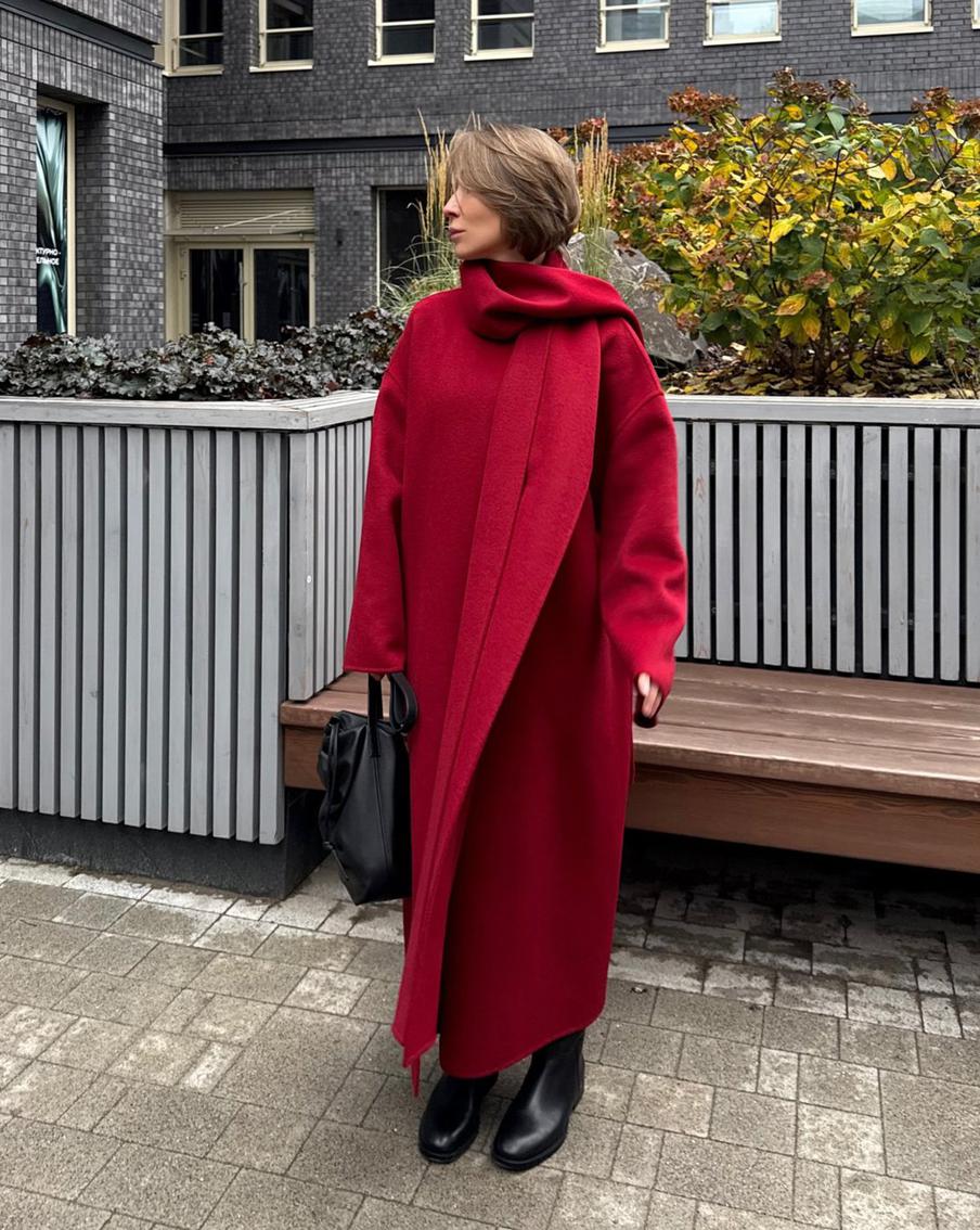 Хорошая длина и шарф в комплекте защитят от ветра.