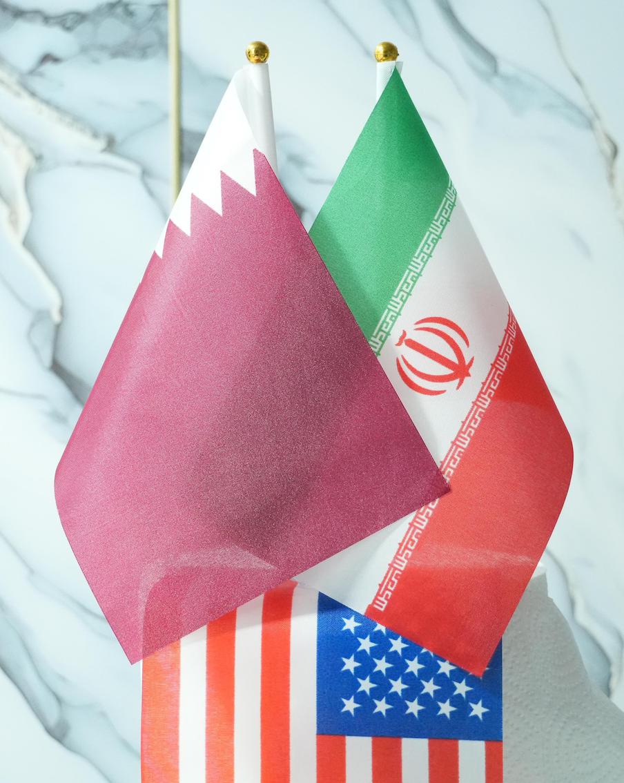 Переговоры США и Ирана в тупике, усилия Катара провалились. Дипломатические усилия Дохи по сближению позиций Вашингтона и Тегерана на этой неделе не увенчались успехом. Ни одна из сторон не готова идти на компромисс, что усиливает риск возврата к вооружённому противостоянию. В американских политических кругах допускают, что президент Дональд Трамп может отдать приказ о возобновлении боевых действий