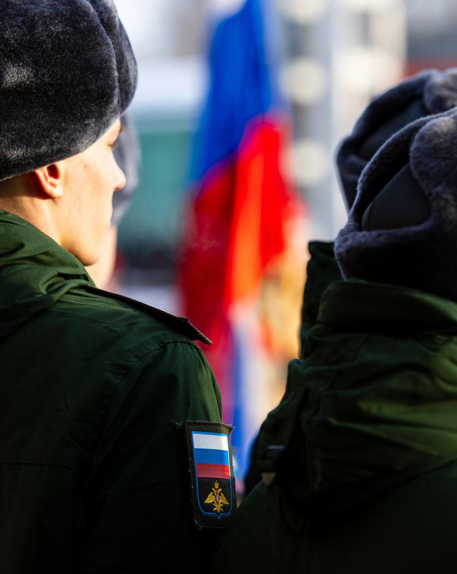 В Генштабе ВС России раскрыли подробности осенней призывной кампании. Осенняя отправка граждан к местам прохождения срочной военной службы начнётся 10 октября. В некоторых районах Крайнего Севера сроки будут другими, а для сельских жителей предусмотрен отдельный график