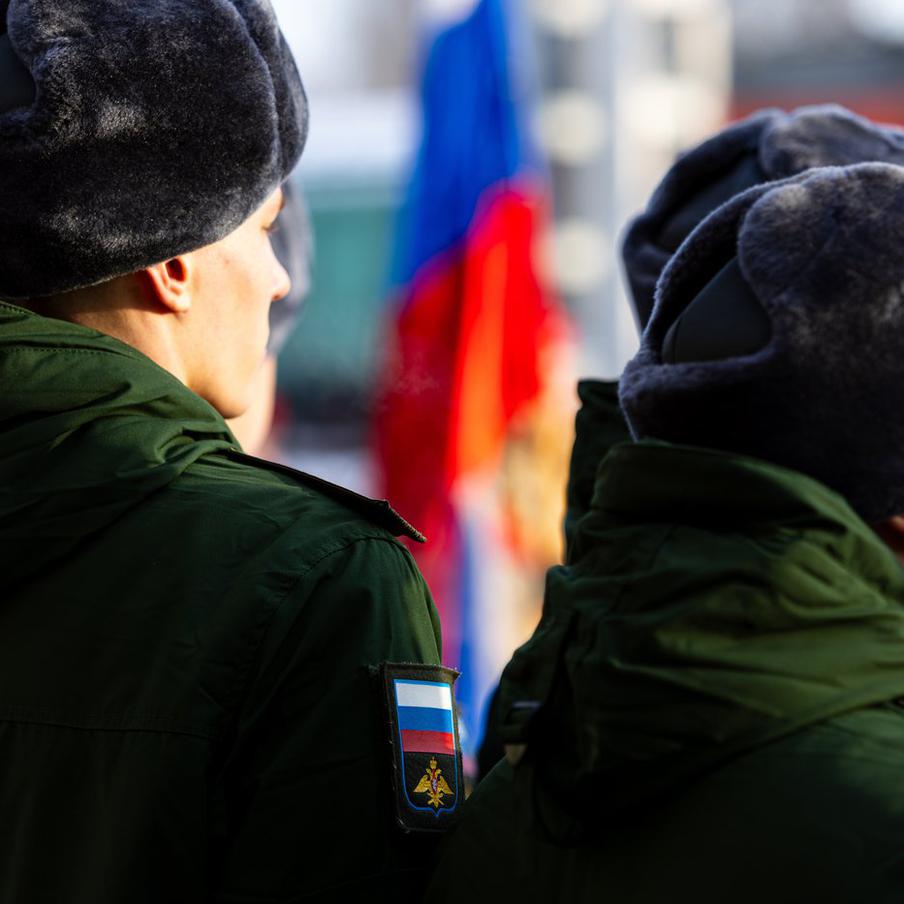 В Генштабе ВС России раскрыли подробности осенней призывной кампании. Осенняя отправка граждан к местам прохождения срочной военной службы начнётся 10 октября. В некоторых районах Крайнего Севера сроки будут другими, а для сельских жителей предусмотрен отдельный график
