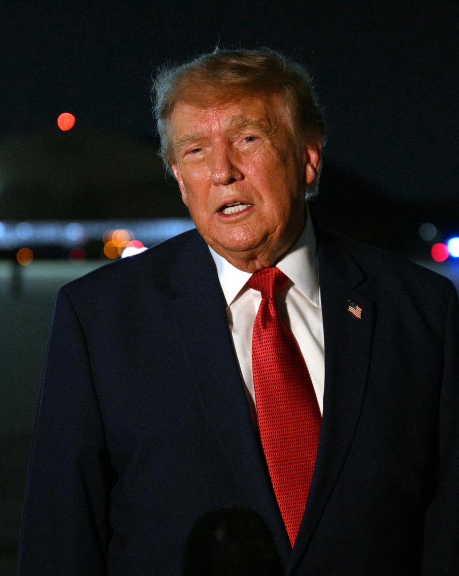 Дональд Трамп объявил войну комарам и клещам в Вашингтоне. Президент США подписал указ, предписывающий к 2028 году сократить популяцию вредных комаров в Вашингтоне минимум на 90%, а клещей — не менее чем на 50%