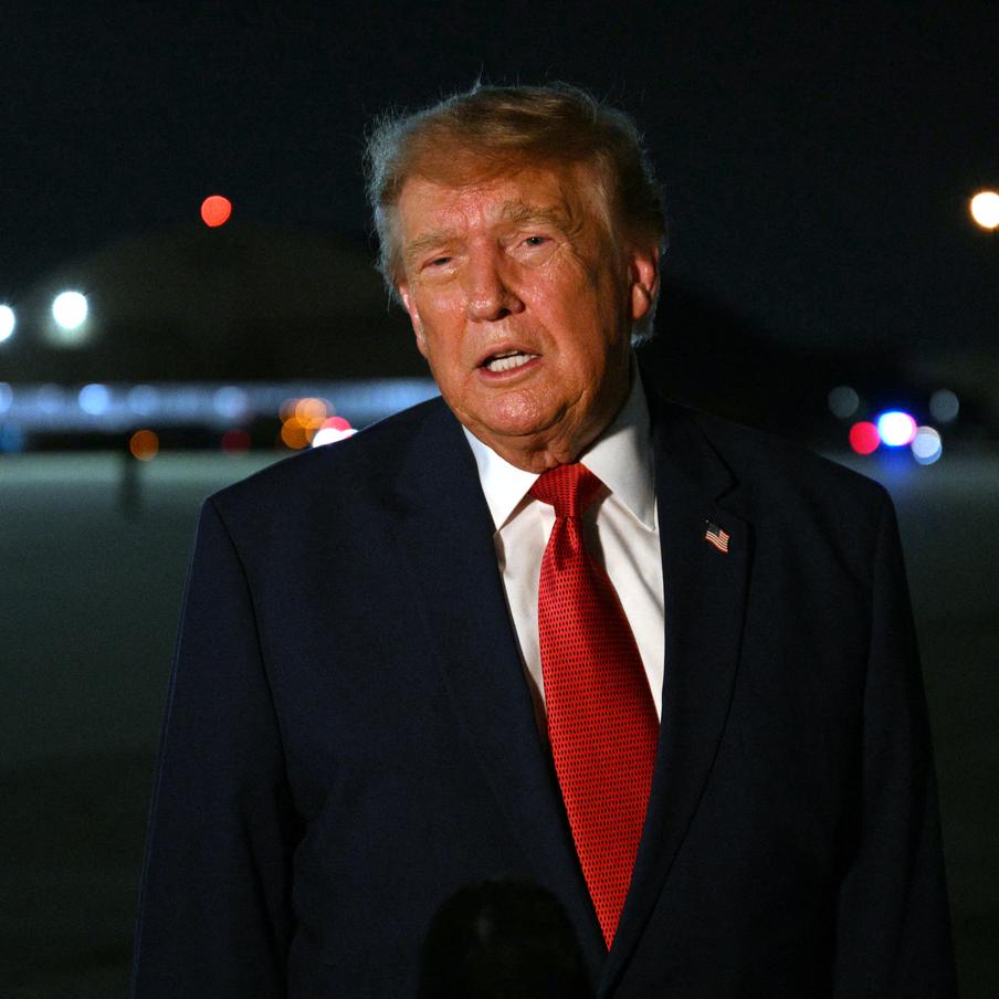 Дональд Трамп объявил войну комарам и клещам в Вашингтоне. Президент США подписал указ, предписывающий к 2028 году сократить популяцию вредных комаров в Вашингтоне минимум на 90%, а клещей — не менее чем на 50%