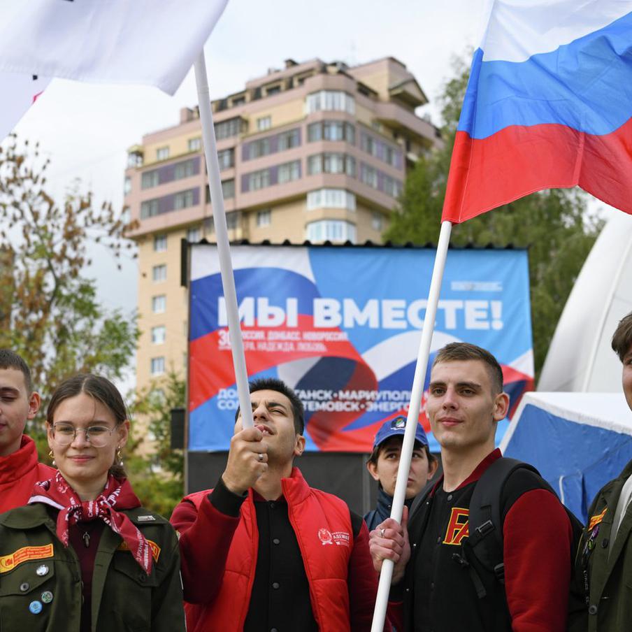 Более 1,8 млн человек участвовали в акции ко Дню воссоединения новых регионов. Всероссийская акция "Спасибо, что #МЫВМЕСТЕ", приуроченная ко Дню воссоединения ДНР, ЛНР, Запорожской и Херсонской областей с Россией, объединила 1,8 млн участников. К её проведению также привлекли более 150 тыс. волонтёров