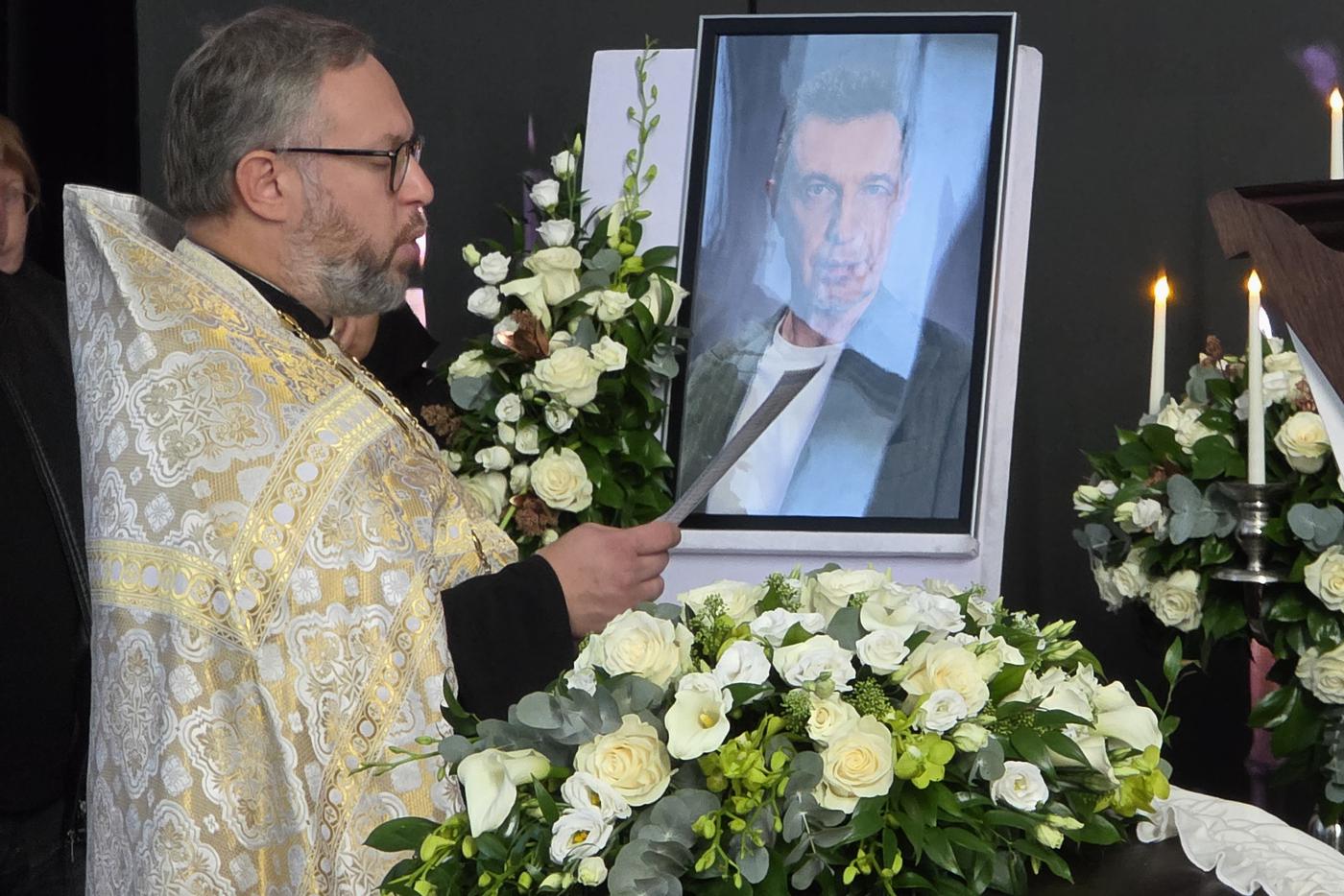 Церемония прощания с Сергеем Соседовым в траурном зале Троекуровского кладбища.