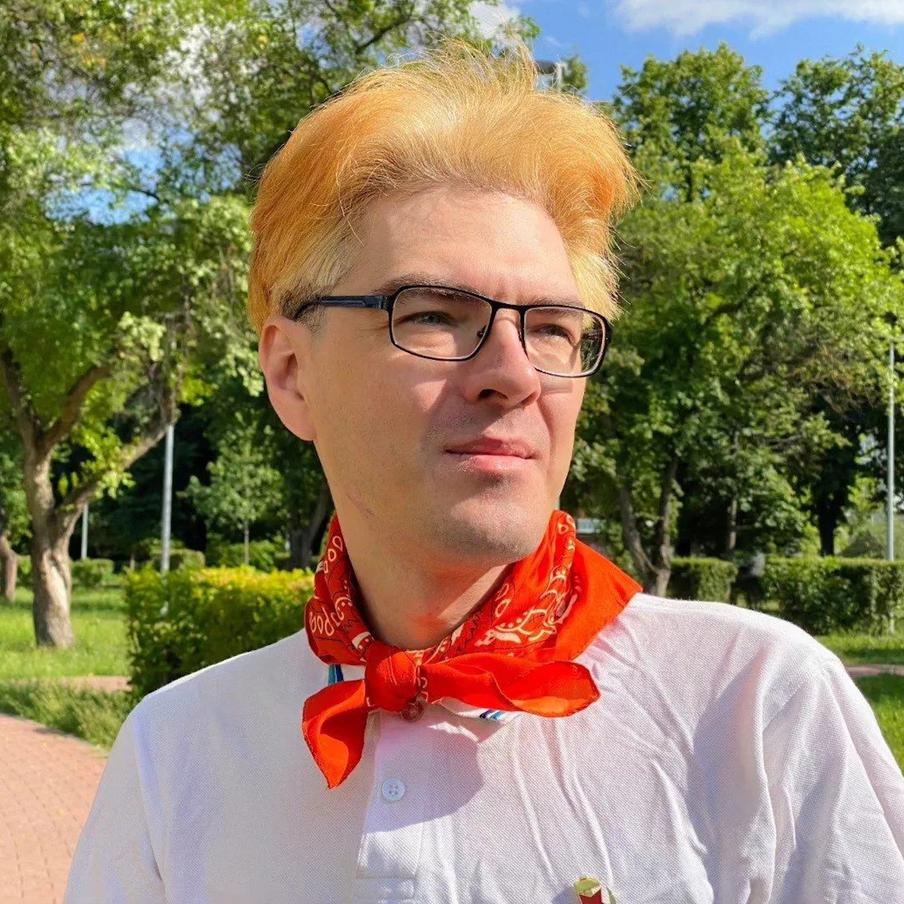 Идеологу инцелов Алексею Поднебесному вынесли приговор за интимную связь с подростком. Суд в Петербурге приговорил блогера Алексея Поднебесного к трём годам колонии по статьям о развратных действиях и связи с несовершеннолетней. В основу дела легли видео и переписка. Сам блогер отрицает свою вину и называет преследование местью