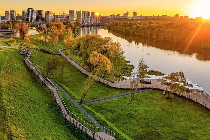Новый пешеходный маршрут у воды появился в Мневниковской пойме