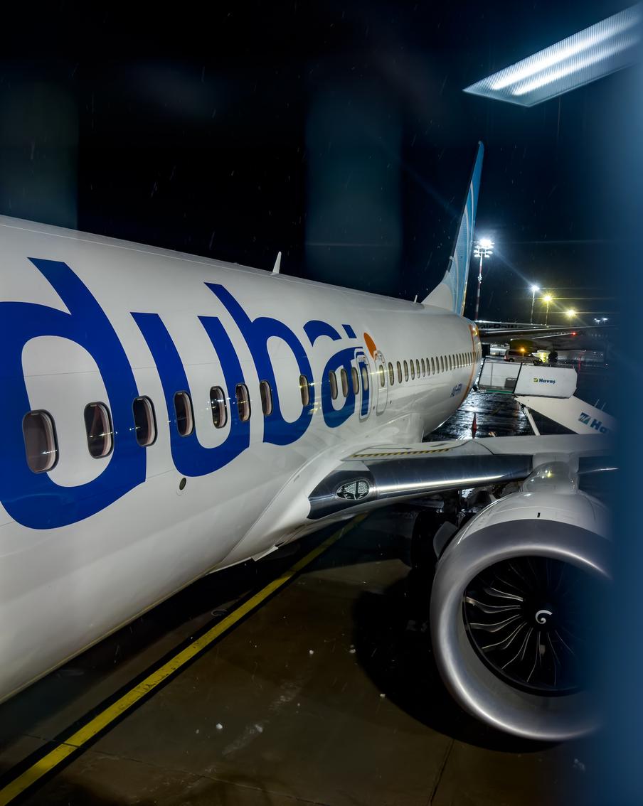 Россиянин и украинец не спасали рейс Flydubai - что случилось на самом деле. Сразу после чрезвычайного происшествия на борту воздушного судна, летевшего из ОАЭ в Израиль, появились данные, что в деле "замешаны" граждане двух государств. Поначалу говорили, что россиянин и украинец были виновны в произошедшем, затем они стали героями, посадившими самолёт. Но и эти данные оказались ложными