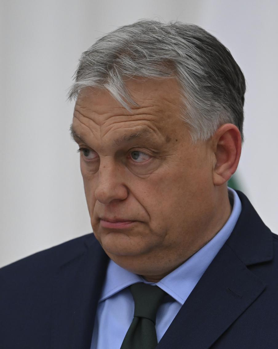 Экс-премьеру Венгрии Виктору Орбану грозит уголовное дело. Будущее политика будет зависеть от того, смогут ли венгерские правоохранительные органы доказать якобы существовавший между Орбаном и экс-главой Антитеррористического центра Венгрии Яношем Хайду сговор при задержании перевозивших золото и валюту Украины инкассаторов