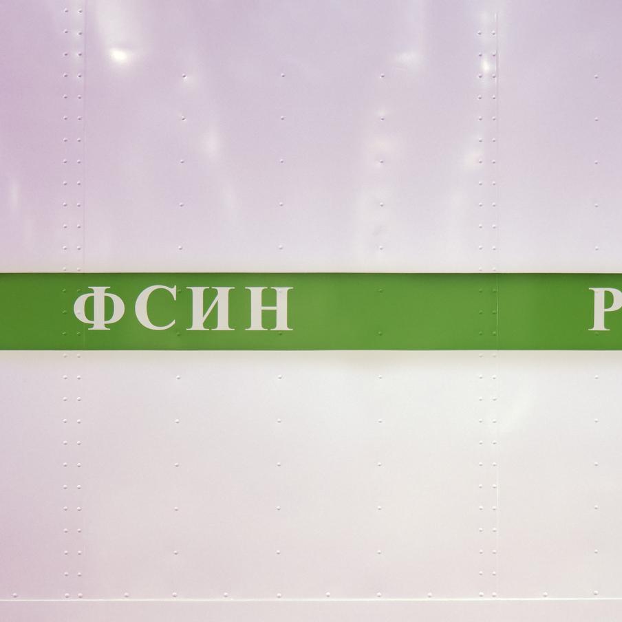 Раскрыта личность убившего сотрудника ФСИН в поезде Владикавказ — Адлер. Во время перевозки по маршруту Владикавказ — Адлер один из заключённых завладел табельным оружием конвоира и открыл по нему огонь. В результате перестрелки погиб сотрудник ФСИН и были ранены несколько его сослуживцев. Поезд отправился по маршруту с задержкой, спецвагон отцепили