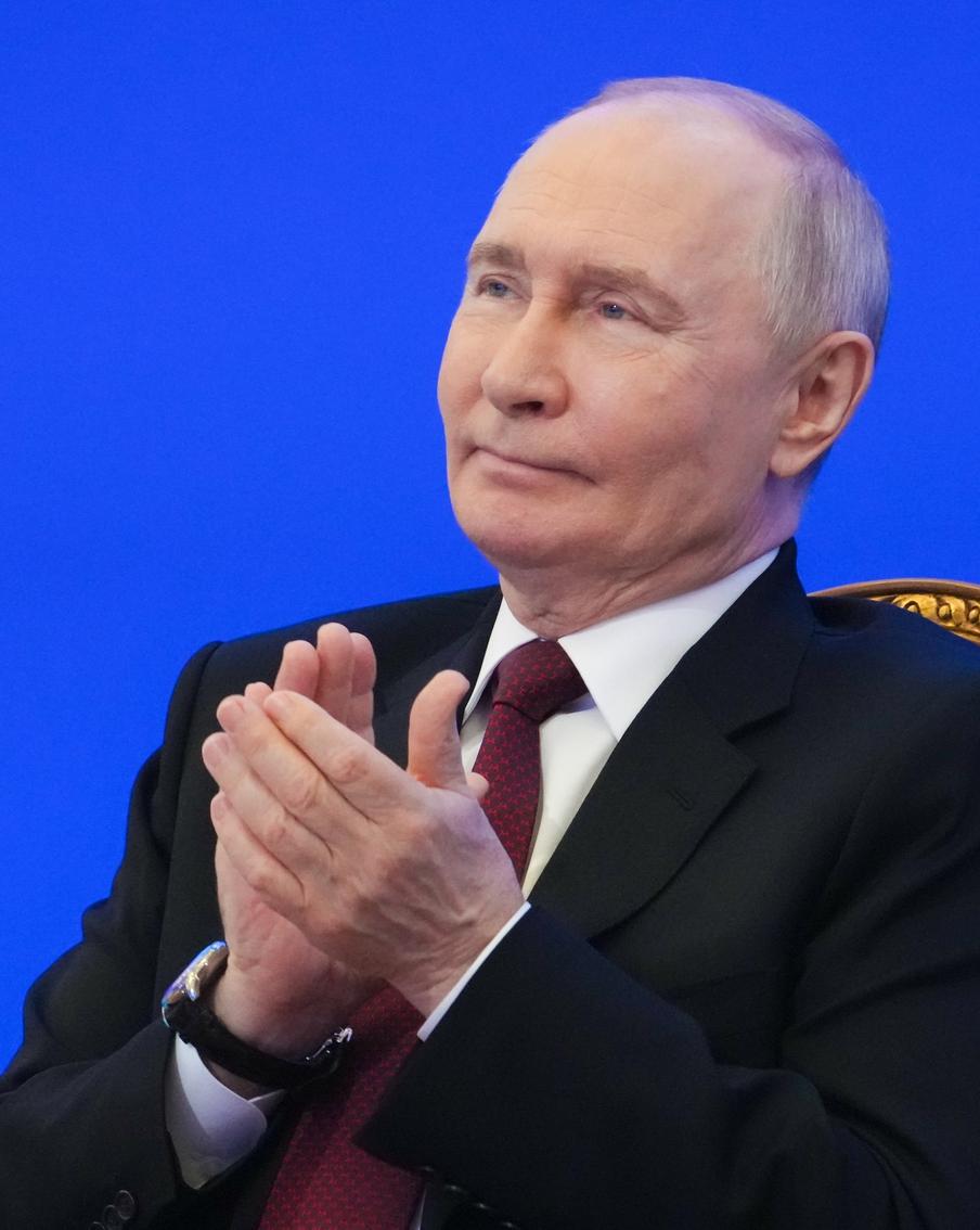 Путин поздравил ветеранов и служащих с Днём космических войск. Праздник отмечается ежегодно в России 4 октября. Он был учреждён указом президента от 31 мая 2006 года. Владимир Путин пожелал всем причастным к космическим войскам успехов и отметил важнейшие задачи, которые они выполняют в данный момент.