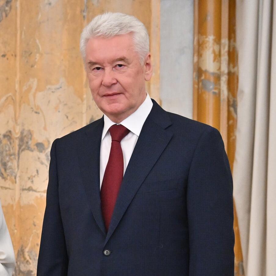 Сергей Собянин поздравил с юбилеем музыкальную школу имени Гнесиных. Мэр Москвы назвал школу одним из ведущих центров музыкального образования в России. В нём, добавил столичный градоначальник, сохраняют исторические традиции музыкального образования страны и помогают талантливым юным ребятам заблистать на большой сцене