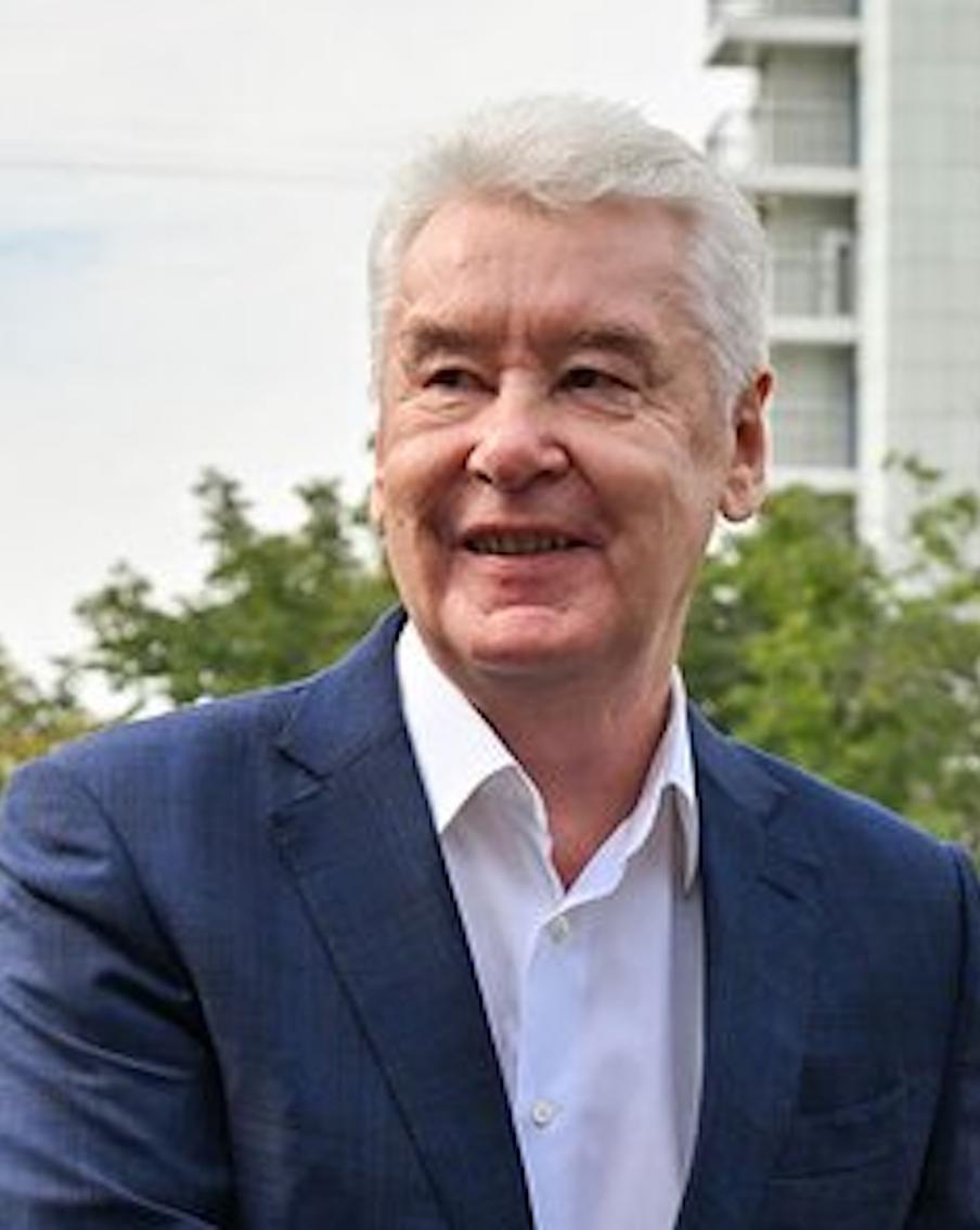Сергей Собянин поздравил педагогов Москвы с Днём учителя. Впервые этот праздник был учреждён в 1965 году и отмечался в первое воскресенье октября. В 1994 году он был перенесён на 5 октября и совпал с Всемирным днём учителя, который был учреждён ЮНЕСКО. В России в этот день школьники и их родители обычно поздравляют своих педагогов и преподносят им памятные подарки