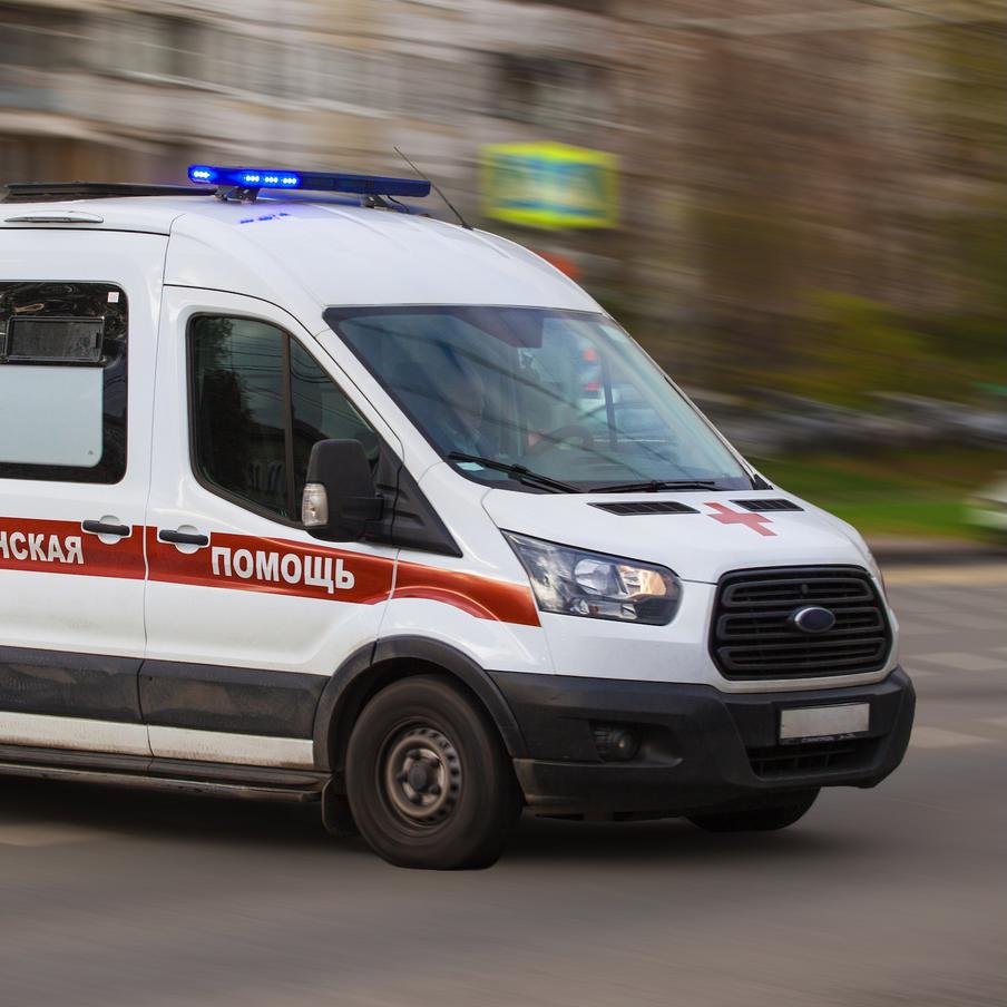 16-летняя девочка погибла в ходе атаки ВСУ на ЛНР. Всего в республике погибли три человека, ещё двое местных жителей получили ранения различной тяжести. Глава ЛНР Леонид Пасечник назвал произошедшее страшным горем. Он добавил, что республика пережила тяжёлые сутки. Раненые находятся в больнице, за их жизнь сейчас борются врачи