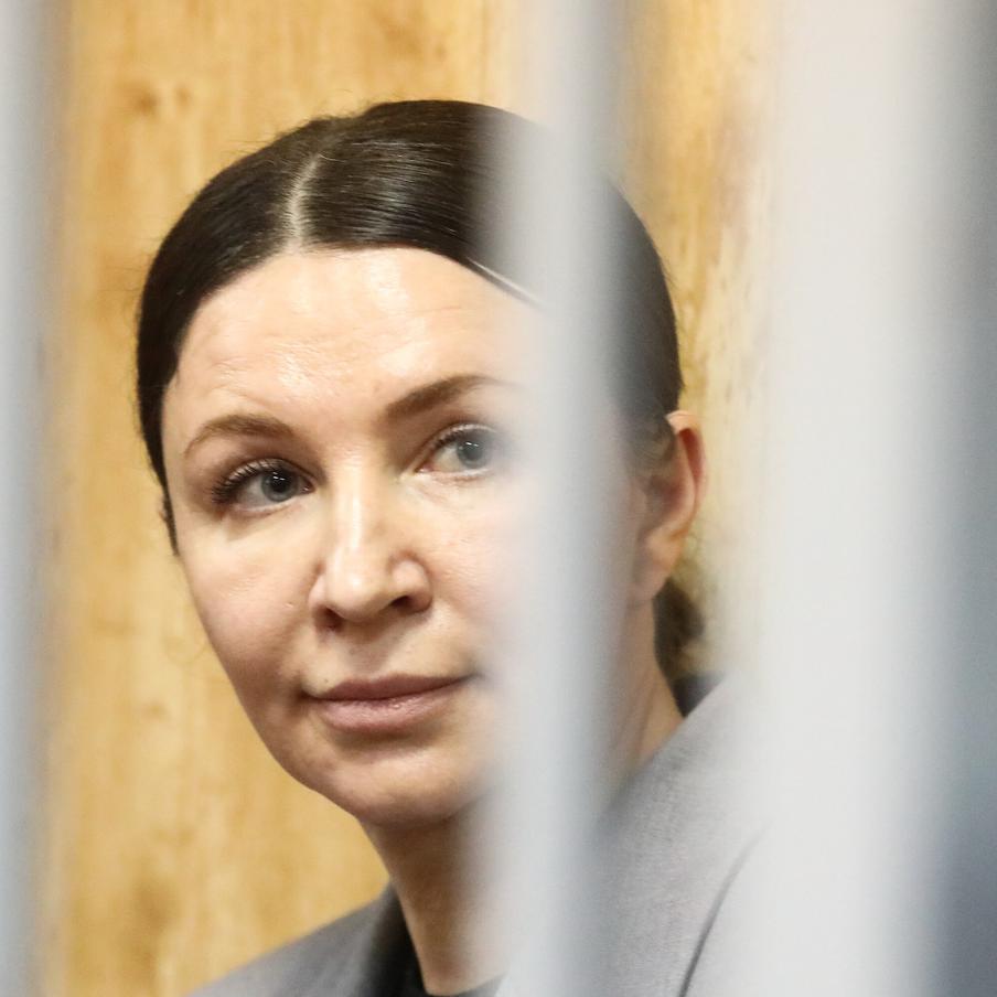 Стала известна судьба роскошной квартиры Елены Блиновской в Москве. Блогер, которую задержали в апреле 2023 года, в данный момент отбывает наказание в колонии по делу о неуплате налогов. В месте лишения свободы Блиновская должна провести четыре с половиной года. Тем временем, похоже, решена судьба её квартиры на Цветном бульваре столицы