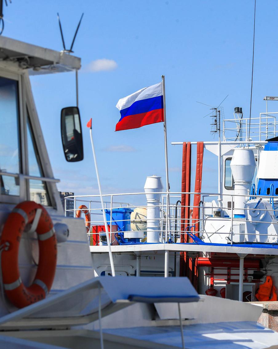 МАДИ контролирует движение судов в столице