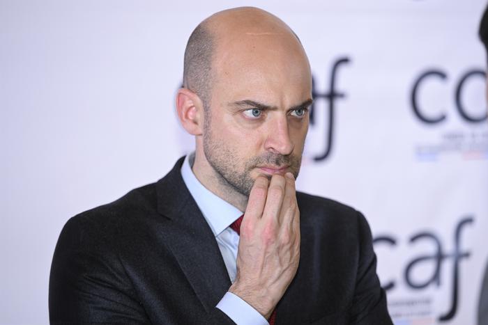 Глава МИД Франции обвинил Россию и Китай в том, что они хотят заставить его молчать