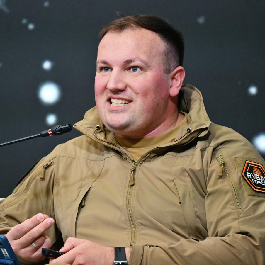 Раскрыта судьба задержанного в Черногории автора телеграм-канала "Рыбарь". В отношении группы россиян во главе с военным блогером Михаилом Звинчуком было принято решение о депортации с территории Черногории. Отмечается, что захваченные правоохранительными органами российские граждане будут экстрадированы на родину