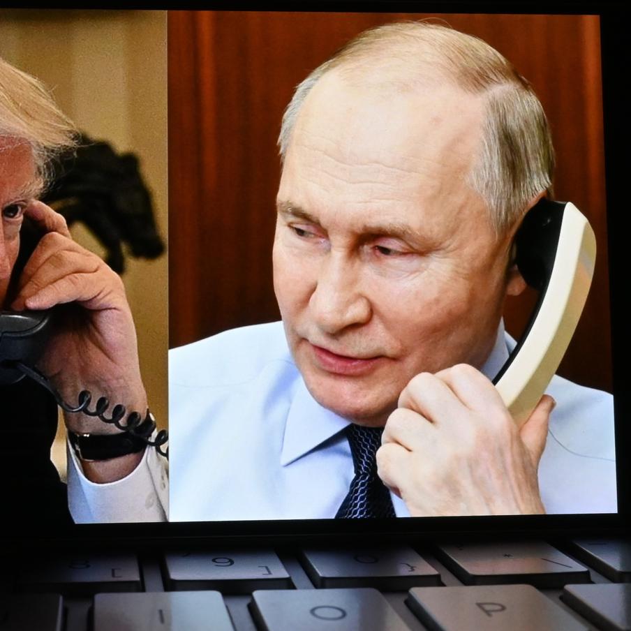 Путин выступил посредником в конфликте США и Ирана. Как сообщил пресс-секретарь президента Дмитрий Песков, российский лидер передал американскому коллеге видение главы Исламской Республики о том, как можно завершить противостояние. Встретиться с Масудом Пезешкианом Владимиру Путину удалось на полях недавно прошедшего саммита СНГ