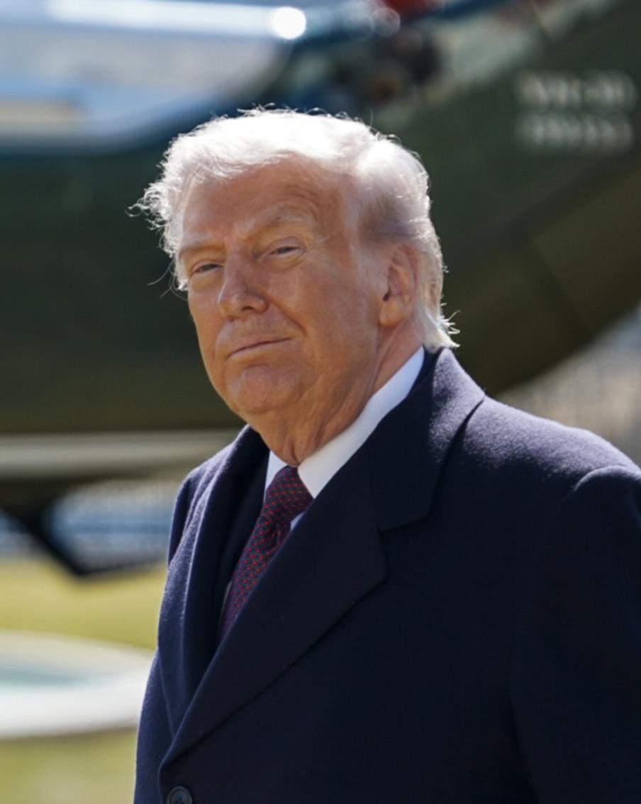 Почему Трамп согласился снять часть санкций с России. Сделка по закупке российского дизеля между РФ и США была заключена после того, как между Вашингтоном и Киевом возникли разногласия относительно допустимых целей для украинских операций. Дональд Трамп счёл подход Зеленского слишком радикальным