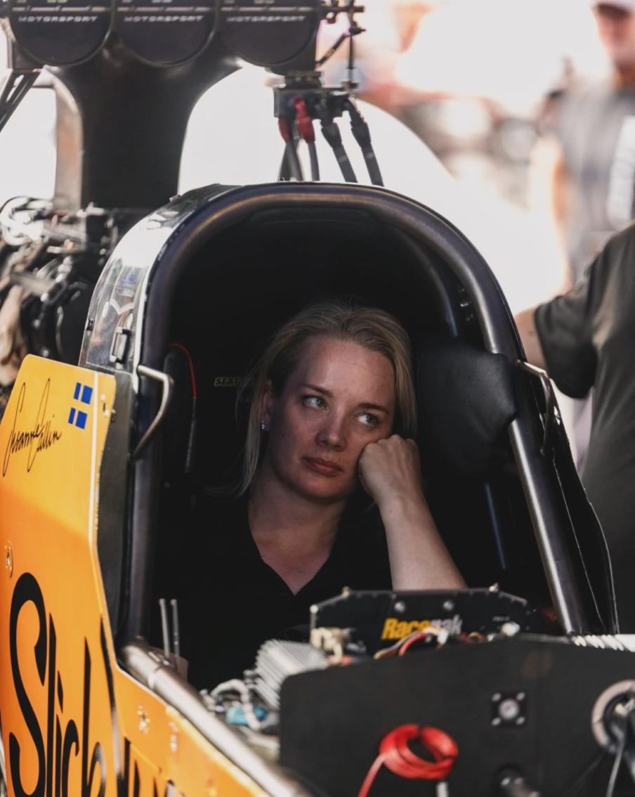 Гонщица Сюзанна Каллин, теперь уже двукратная чемпионка Европы по Top Fuel, завоевала вторую победу в сентябре 2026 года.