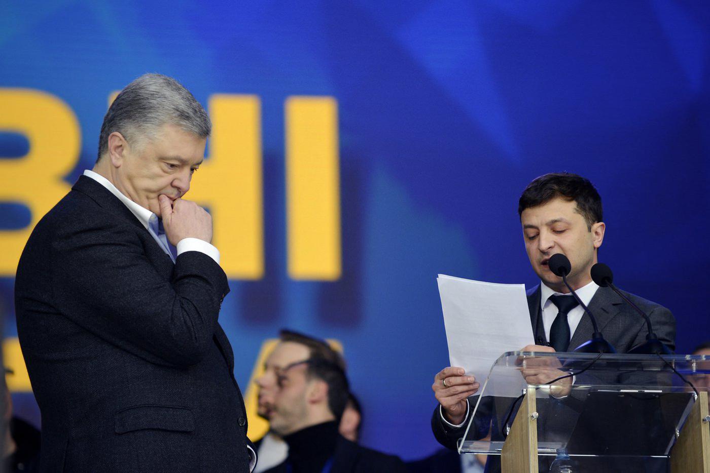 Порошенко и Зеленский во время президентских дебатов в 2019 году.