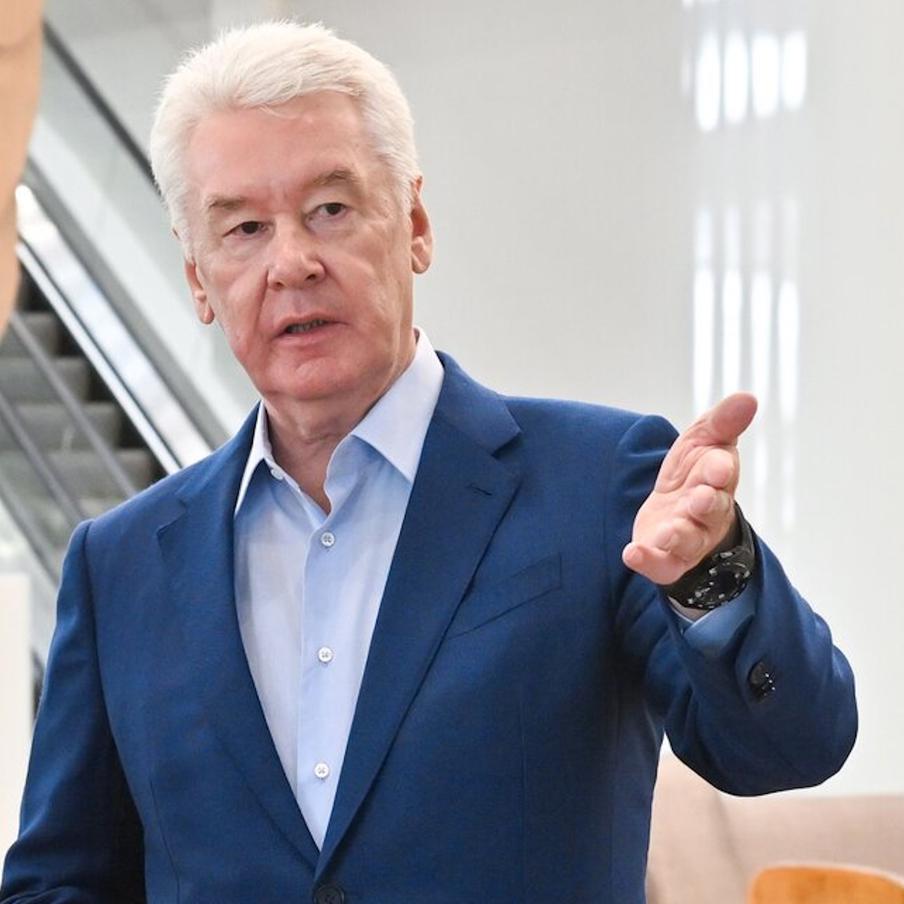 Сергей Собянин рассказал о применении роботической хирургии в столице. Благодаря точности, сравнимой с ювелирной, и минимальной травматичности московские хирурги могут выполнять операции, которые ещё недавно считались невероятно сложными, напомнил мэр. Пациенты после таких вмешательств быстрее восстанавливаются и возвращаются к привычной жизни
