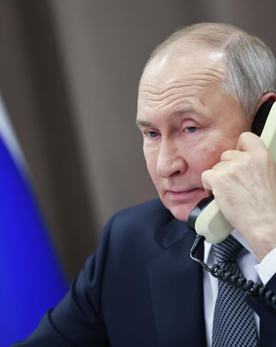 В Кремле рассказали, о чём Владимир Путин говорил по телефону с президентом ОАЭ