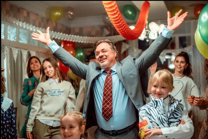 "Советы отца я теперь даю и своим детям": Андрей Леонов о любви к "дочкам" и самых важных словах Евгения Леонова