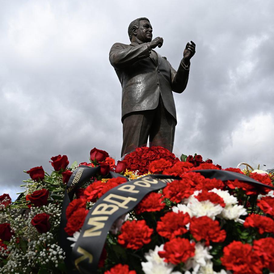 Памятник Иосифу Кобзону