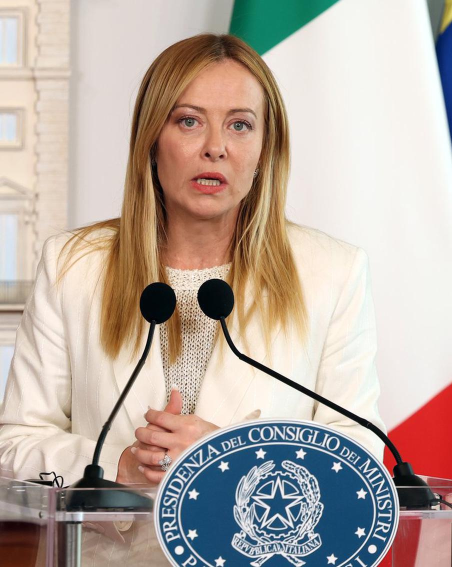 Мелони допустила переговоры по Украине с участием группы стран ЕС. Италия согласна рассмотреть альтернативный формат, если Евросоюз не сможет выбрать общего представителя. Джорджа Мелони подчеркнула, что участники переговоров должны действовать на основании мандата, одобренного всеми странами сообщества