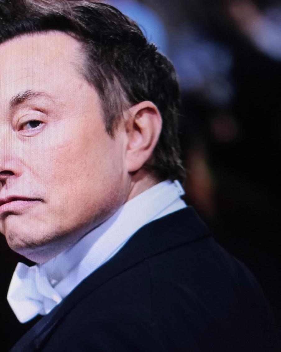 Илон Маск призвал Владимира Зеленского покинуть пост президента. Глава SpaceX отреагировал на публикацию в X о высказываниях украинского лидера в интервью британскому телеведущему Пирсу Моргану. Американский предприниматель связал продолжение боевых действий с нежеланием Владимира Зеленского завершать конфликт