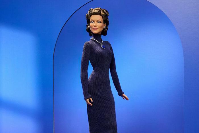 Mattel представила Барби в образе Селин Дион, которая исполнила саундтрек к "Титанику"