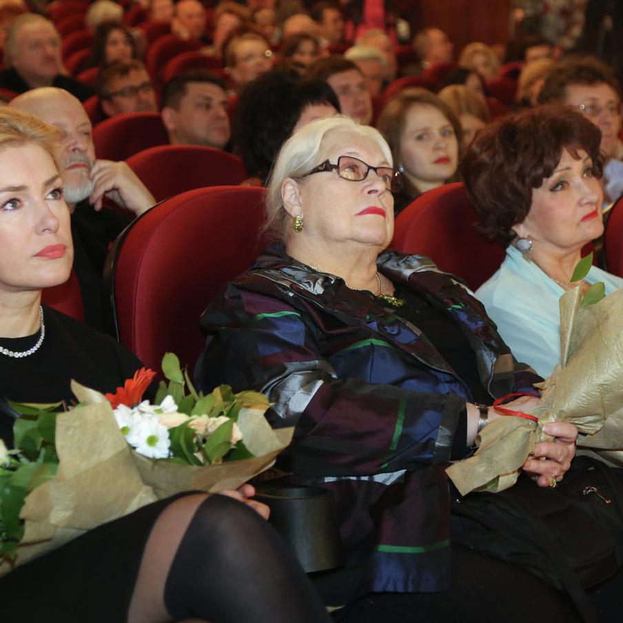 Лидия Федосеева-Шукшина в реанимации и не может вспомнить своего имени. Стало известно о тяжёлом состоянии народной артистки РСФСР. 14 октября её экстренно доставили в реанимацию из-за сердечных проблем