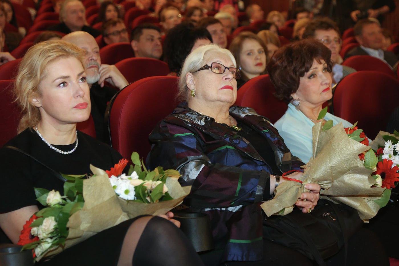 Вдова Василия Шукшина находится в реанимации: состояние тяжёлое, но стабильное