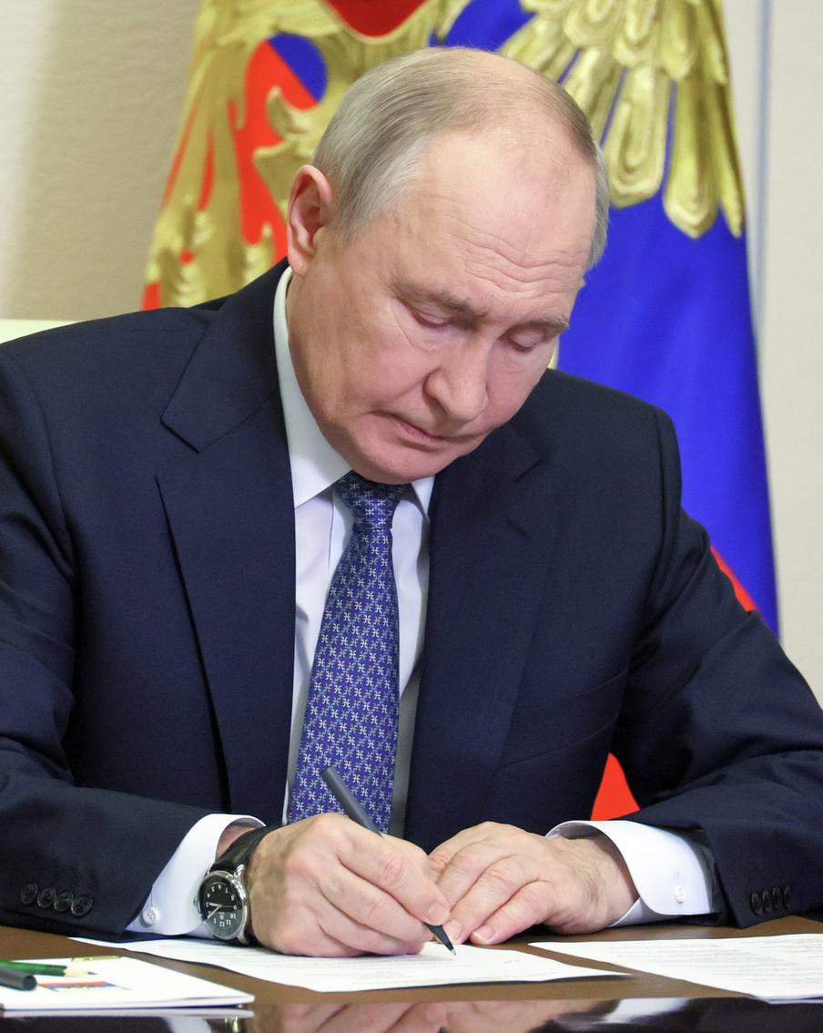Путин предоставил гражданство РФ итальянскому репортёру и канадскому хоккеисту