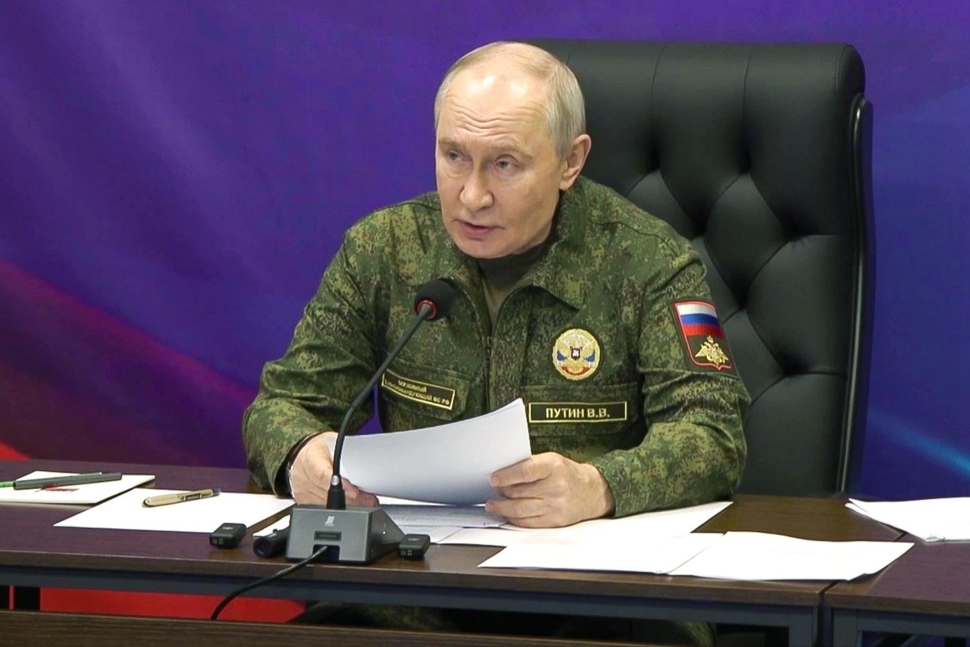Путин призвал продолжить массированные удары по военным объектам на Украине