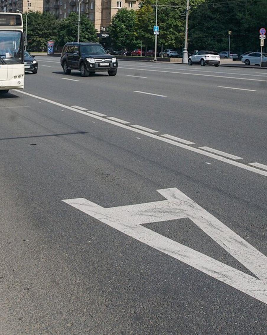 Автобусы и электробусы поедут быстрее: с 7 ноября в Москве введут 4 участка выделенных полос