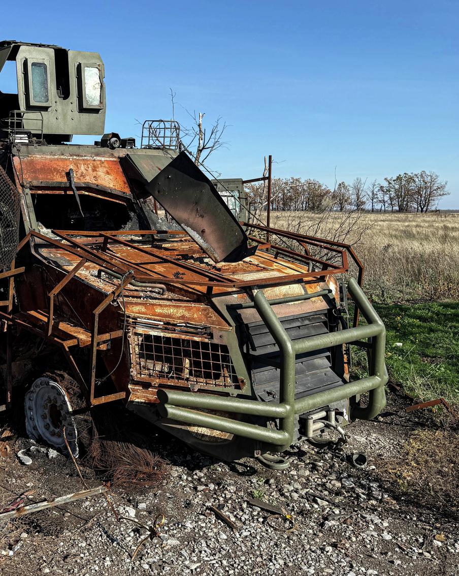 Украинские военные вновь отступают на фоне успешных действий ВС РФ в ДНР. Российские военные, после успешного наступления и установления контроля над Алексеево-Дружковкой и Добропольем, вынудили ВСУ экстренно отводить подразделения на линию укреплений под Славянском и Краматорском. Эти города являются последними крупными населёнными пунктами в ДНР, занятыми противником
