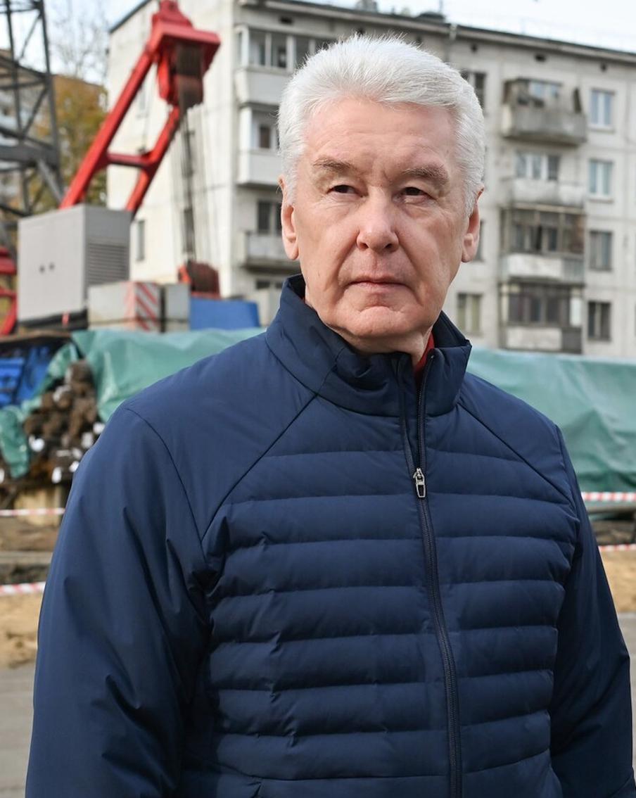 Собянин рассказал, как в столице убирают под землю провода электропередачи. Речь идёт о проекте "Чистое небо", благодаря которому уже преобразились Тверская улица, Новый Арбат, Большая и Малая Бронные, Мясницкая, Большая и Малая Никитские, Большая Ордынка. Работы в рамках инициативы велись и продолжают идти по всему городу