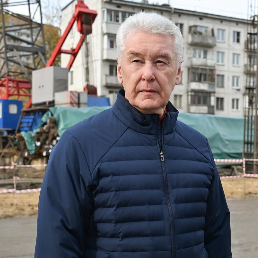 Собянин рассказал, как в столице убирают под землю провода электропередачи. Речь идёт о проекте "Чистое небо", благодаря которому уже преобразились Тверская улица, Новый Арбат, Большая и Малая Бронные, Мясницкая, Большая и Малая Никитские, Большая Ордынка. Работы в рамках инициативы велись и продолжают идти по всему городу