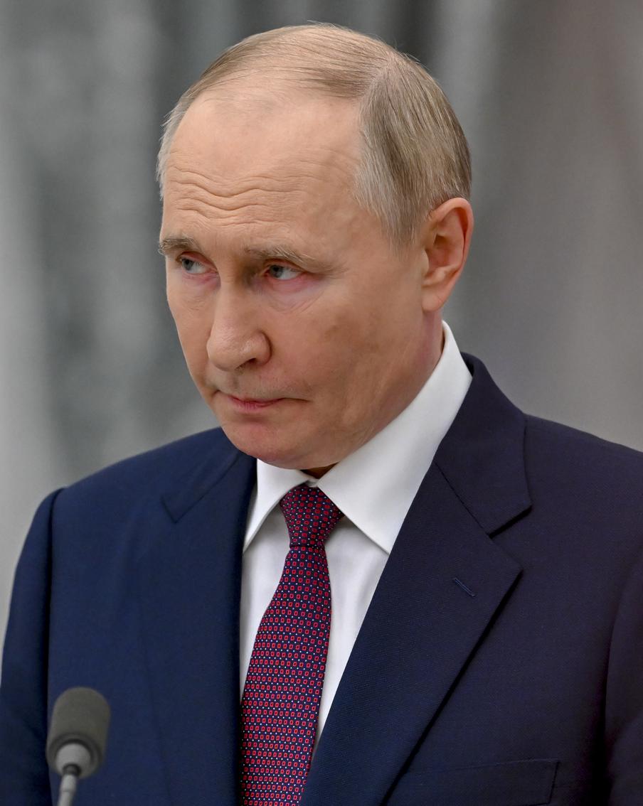 Власти РФ подготовят план восстановления пострадавшей от ВСУ инфраструктуры. Президент России Владимир Путин потребовал от правительства подготовить дорожную карту по восстановлению торговой и логистической инфраструктуры, разрушенной в ходе террористических атак украинских военных. Отчитываться о её выполнении нужно будет ежеквартально
