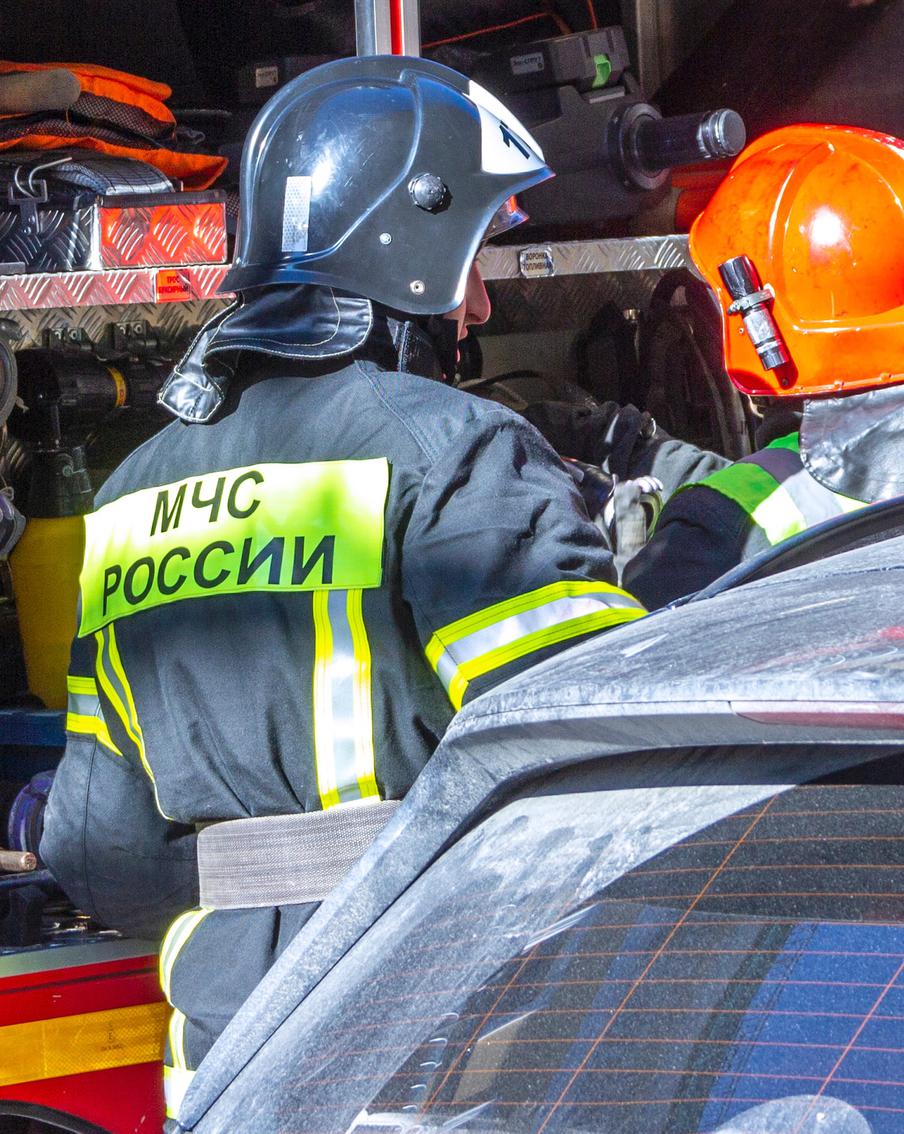 Около 20 тысяч человек остались без света после удара дронов ВСУ по Ленобласти. Атака была массированной. Также известно о падении обломков сбитого беспилотника на многоквартирный жилой дом в Гатчине, а в Новоселье были повреждены 55 припаркованных машин. Всего над территорией Ленинградской области силы ПВО уничтожили 135 украинских дронов